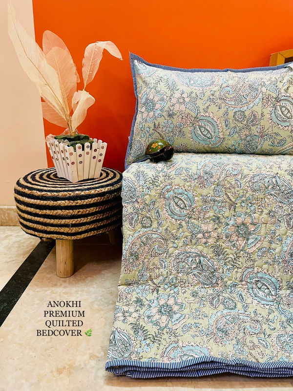 Quilted Bedcover With 2 Pillow Covers 